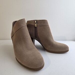 Womens Koolaburra By Ugg Amalea Taupe Brown Suede Heeled Ankle Boots Size 9 M